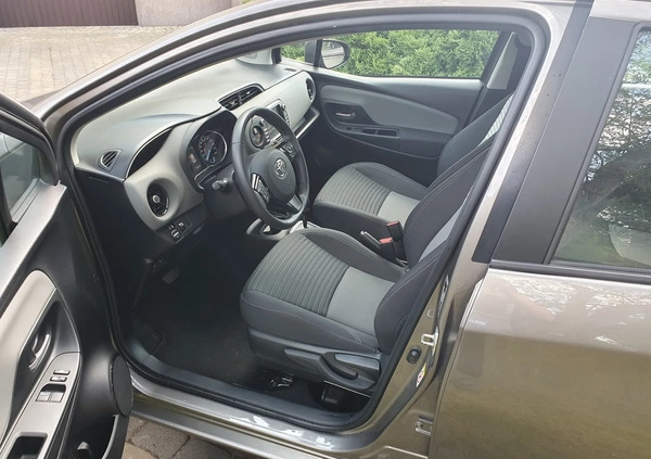 Toyota Yaris cena 63500 przebieg: 16873, rok produkcji 2018 z Niepołomice małe 154